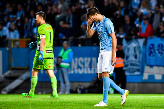 Malmö FFs Alexander Jeremejeff deppar