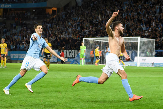 Malmö FFs Erdal Rakip jobbar