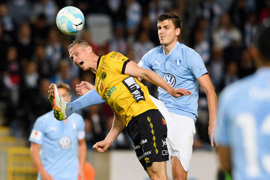 Elfsborgs Jon Jönsson Malmö FFs Alexander Jeremejeff
