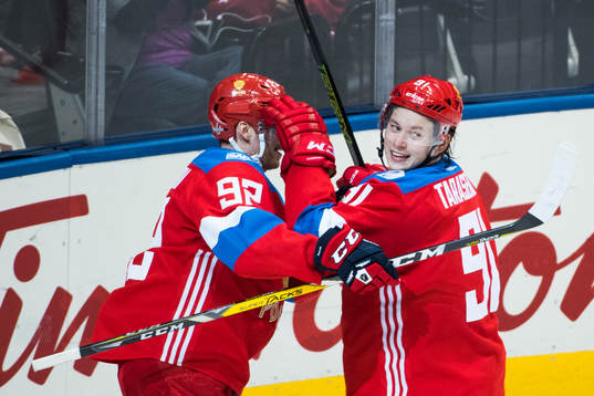 Rysslands Vladimir Tarasenko jublar med Evgeny Kuznetsov