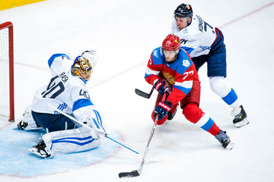 Rysslands Ivan Telegin gör 0-2 bakom Finlands målvakt