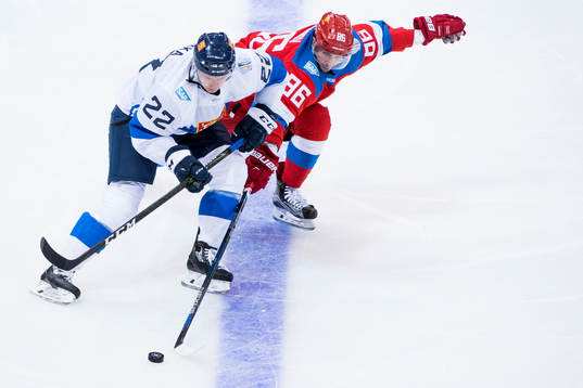 Finlands Ville Pokka och Rysslands Nikita Kucherov