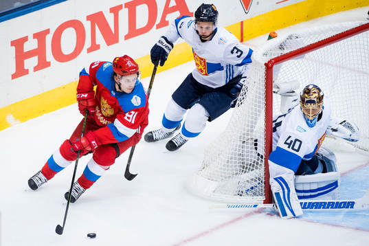 Rysslands Vladimir Tarasenko och Finlands Olli Määttä