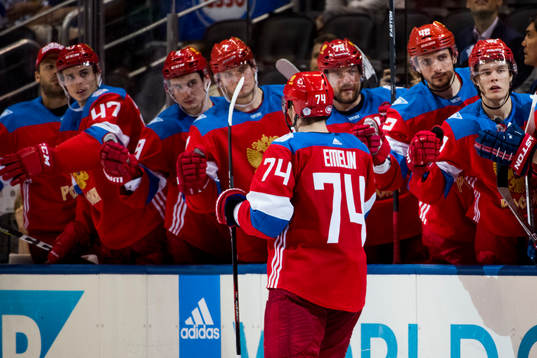 Rysslands Alexei Emelin jublar med bänken