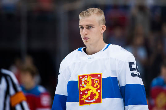 Finlands Rasmus Ristolainen ishockeymatchen mellan Ryssland