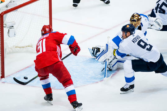 Rysslands Vladimir Tarasenko gör 0-1 bakom Finlands