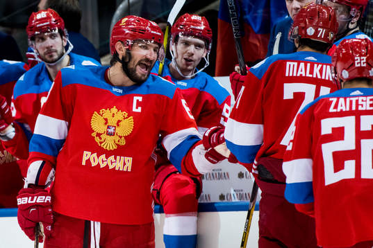 Rysslands Alex Ovechkin jublar med Evgeni Malkin som gjort