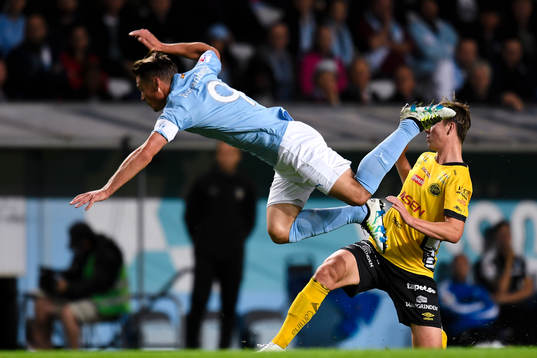 Malmö FFs Markus Rosenberg och Elfsborgs Simon Olsson