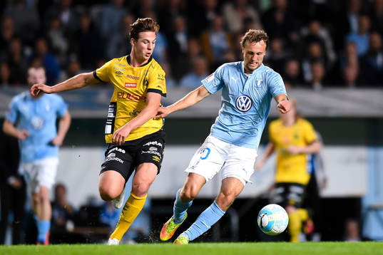Elfsborgs Simon Olsson och Malmö FFs Magnus Wolff Eikrem