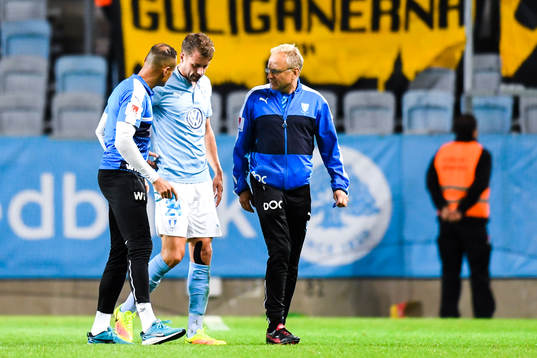 Malmö FFs Kari Arnason tvingas lämna planen