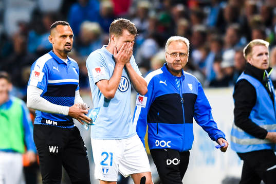 Malmö FFs Kari Arnason tvingas lämna planen