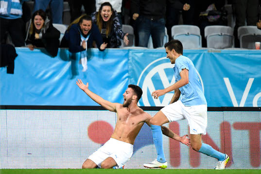 Malmö FFs Erdal Rakip och Alexander Jeremejeff jublar