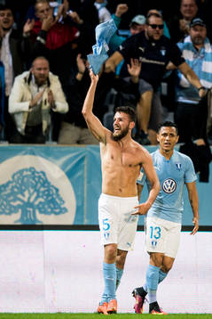 Malmö FFs Erdal Rakip med Yoshimar Yotún jublar