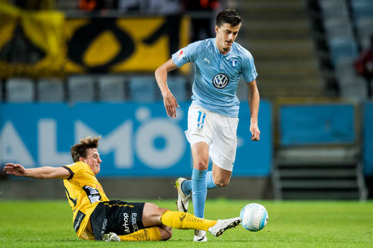 Elfsborgs Simon Olsson och Malmö FFs Alexander Jeremejeff
