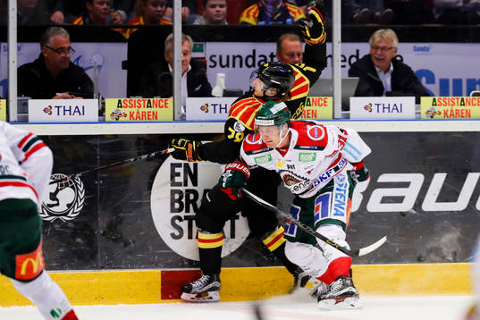 Brynäs Oskar Lindblom och Frölundas Nicklas Lasu