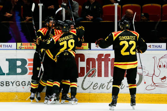 Brynäs Daniel Mannberg och Jörgen Sundqvist jublar