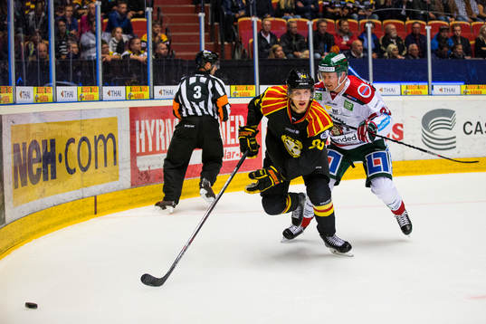 Brynäs Oskar Lindblom och Frölundas Christoffer Ehn