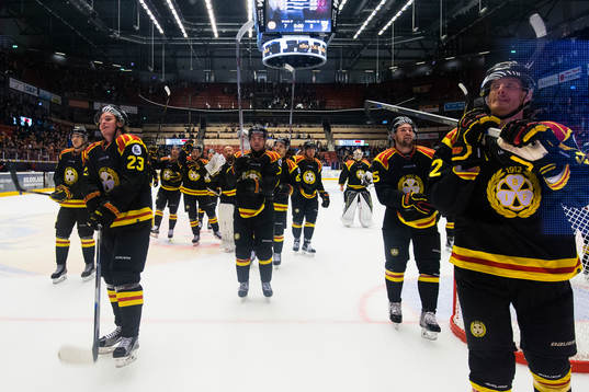 Brynäs spelare tackar publiken