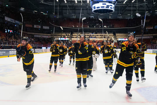 Brynäs spelare tackar publiken