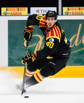 Brynäs Jesper Jensen med pucken