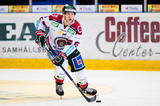 Frölundas Matt Donovan med pucken