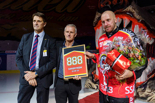 Luleås Jan Sandström uppmärksammas före nedsläpp då