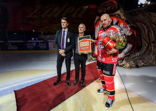 Luleås Jan Sandström uppmärksammas före nedsläpp då