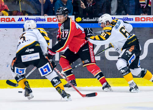 Luleås Andreas Falk jagas av Skellefteås Fredrik Lindgren