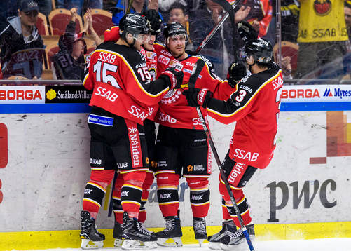 Luleås Bill Sweatt (m) jublar