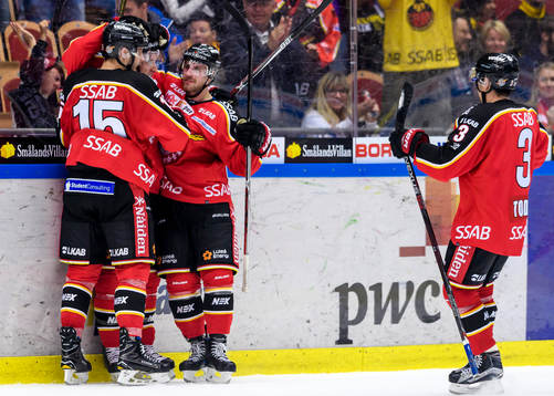 Luleås Bill Sweatt (m) jublar