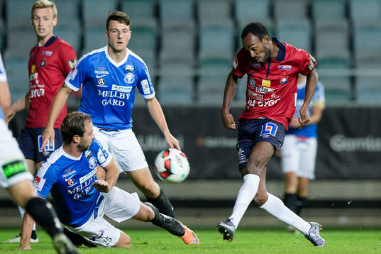 3 Örgrytes David Johansson skjuter ett skott