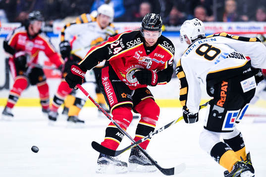 Luleås Johan Harju täcker skott från Skellefteås Marcus