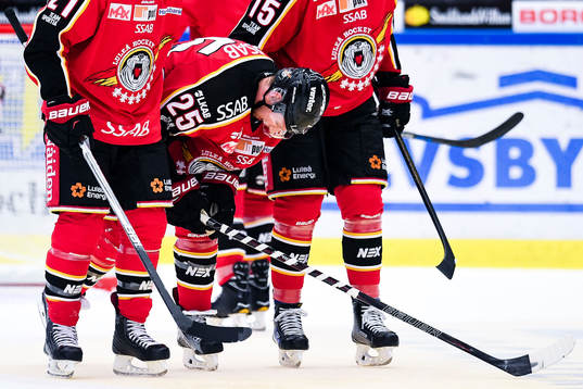 Luleås Anton Hedman lämnar isen