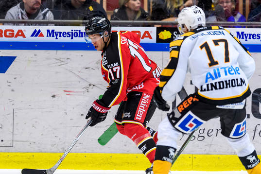 Luleås Andreas Falk med pucken