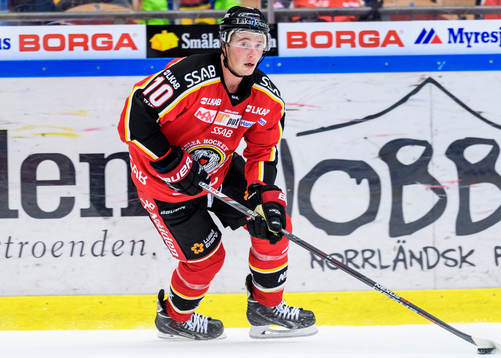 Luleås Tim Kennedy med pucken