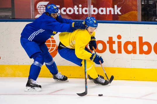 Sveriges Erik Karlsson och Jakob Silfverberg