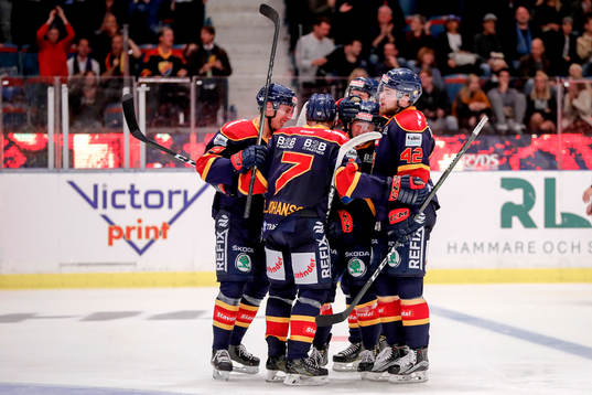 Djurgårdens Jonathan Davidsson  jublar med lagkamrater
