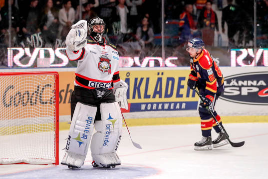 Malmö Redhawks målvakt Cristopher Nihlstorp jublar och