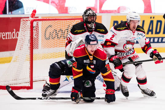 Djurgårdens Daniel Brodin och Malmö Redhawks Erik