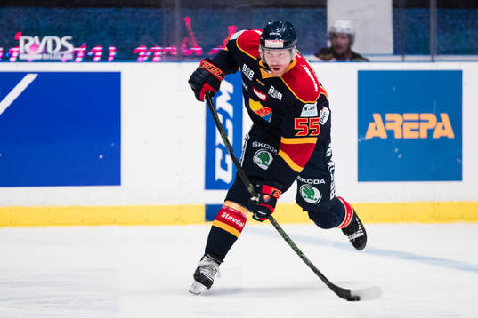 Djurgårdens Alexander Urbom med ett skott