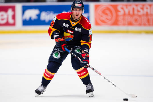 Djurgårdens Jeff Tambellini med pucken
