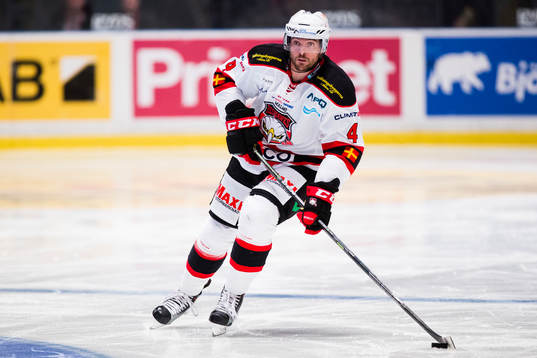 Malmö Redhawks Noah Welch med pucken