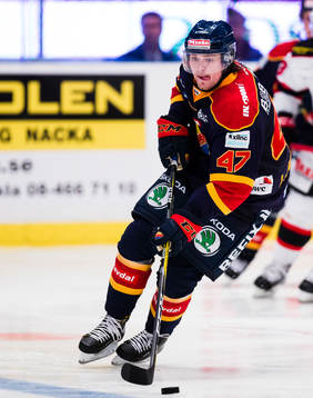 Djurgårdens Linus Johansson med pucken