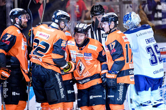 Karlskronas Filip Cruseman jublar