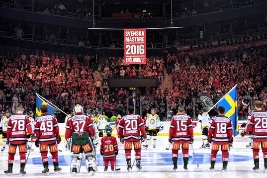 Fanan hissas innan ishockeymatchen i SHL mellan Frölunda