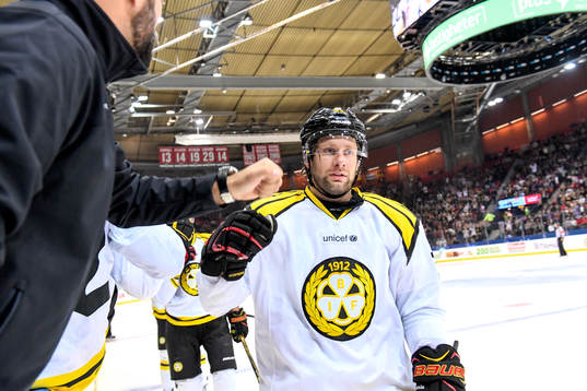Brynäs Jonathan Granström jublar
