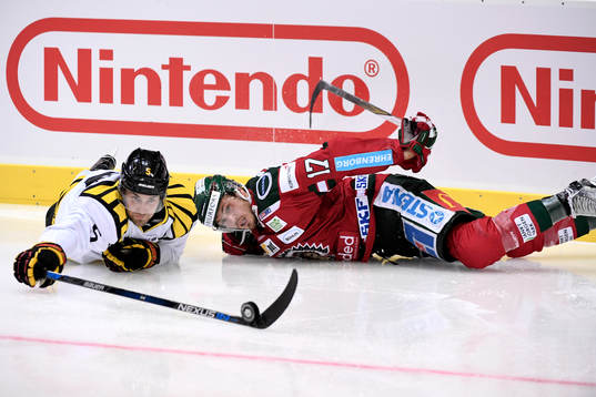 Brynäs Lukas Kilström och Frölundas Sebastian Stålberg