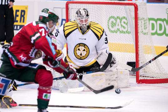 Frölundas Henrik Tömmernes oroar framför Brynäs