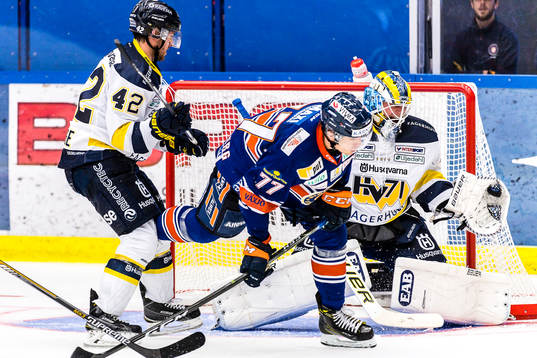s Dylan Reese och Växjös Pontus Netterberg framför