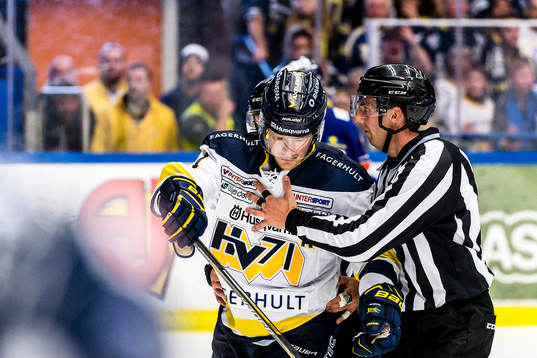 s Simon Önerud får matchstraff